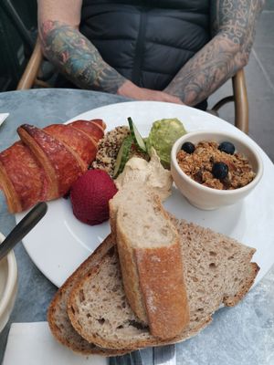 Botanic vegan plate +drinks at Le Pain Quotidien -  Galerie de la Reine in Brussels