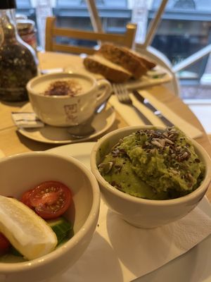 Avocado toast  at Le Pain Quotidien -  Galerie de la Reine in Brussels