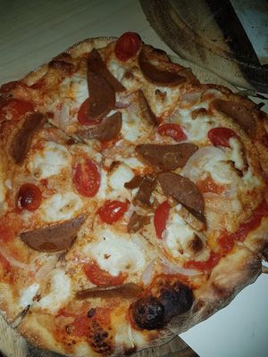 Pizza with vegan sausage at Hatool HaYarok - The Green Cat in Tel Aviv