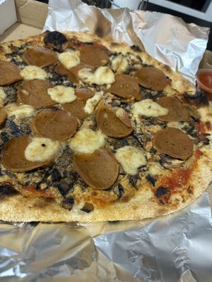 Pepperoni & mushrooms   at Hatool HaYarok - The Green Cat in Tel Aviv