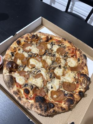 Pepperoni & mushrooms   at Hatool HaYarok - The Green Cat in Tel Aviv