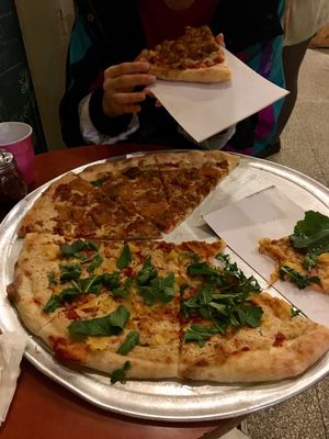 shared a pizza (4 toppings but paid for 3!)  at Hatool HaYarok - The Green Cat in Tel Aviv