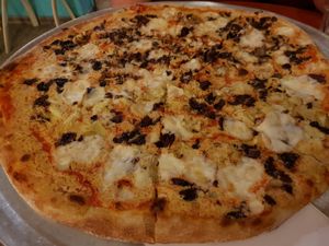 Olives, artichoke, mushrooms at Hatool HaYarok - The Green Cat in Tel Aviv