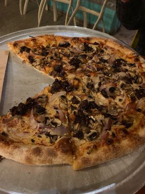 Mushrooms, onions, olives. Soy free.  at Hatool HaYarok - The Green Cat in Tel Aviv