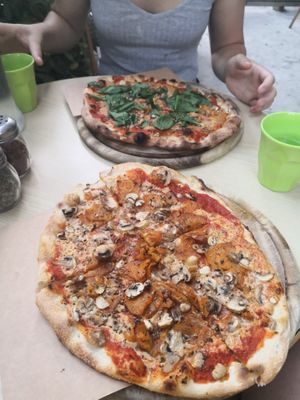Pizza 40 sh at Hatool HaYarok - The Green Cat in Tel Aviv