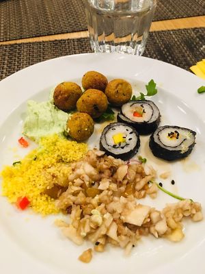 Vegan dishes at Cultura Dos Sabores in Porto