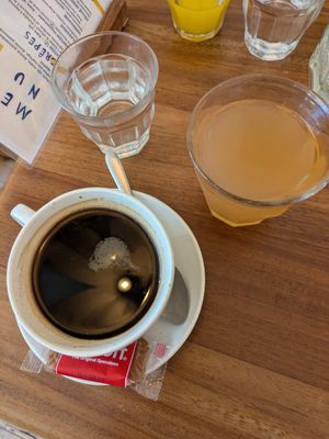 Americano and apple juice at Oh Crepe in Utrecht