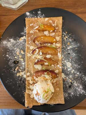 Pêché Mignon (vegan version) at Oh Crepe in Utrecht