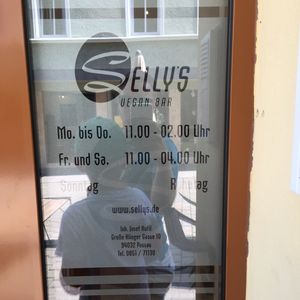 Opening Times at Selly's Vegan Bar in Passau