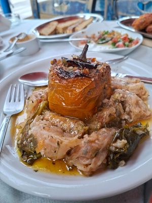 Gemista and stuffed vine leaves at Sentrouvani in Salakos