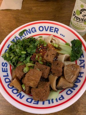 Biang biang noodles mit Tofu und Shiitake at Wen Cheng in Nordrhein-westfalen