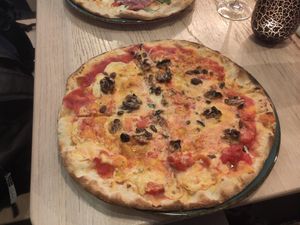 Veganized pizza at Mixto Verde Pizzeria Cafe in Bayern