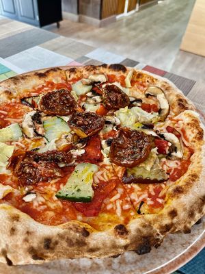 Veganized Isabella, muy rica at Basilico Restaurant Pizzería in Oviedo