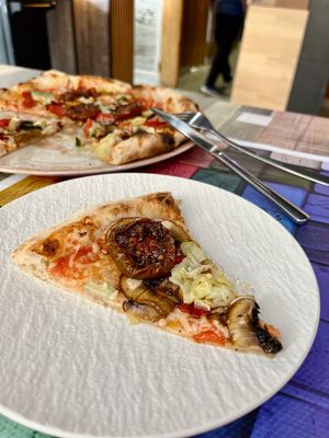 Slice of veganized Isabella at Basilico Restaurant Pizzería in Oviedo