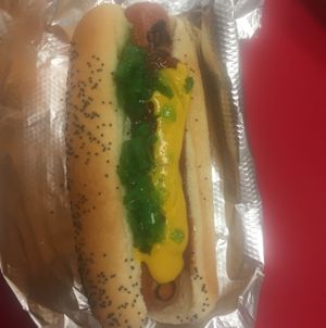 veggie dog with relish at Valpo Viennas in Valparaiso