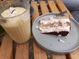 Tiramisu cake and landei smoothie at Moehren Milieu Eco Cafe in Mainz