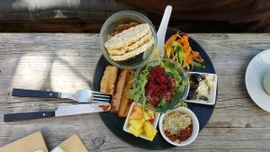 Deftiges Frühstück  (Deluxe Breakfast - w/ GF ";waffles";)  at Moehren Milieu Eco Cafe in Mainz