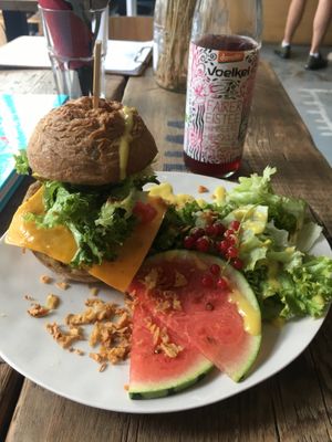 Bürger at Moehren Milieu Eco Cafe in Mainz