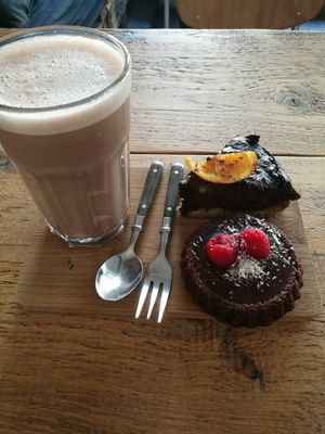 Kakao, Schoko Tortelletes, Avocado Raw Cake at Moehren Milieu Eco Cafe in Mainz