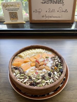 Tropical smoothie bowl   at Bhūmi Café in Rishikesh