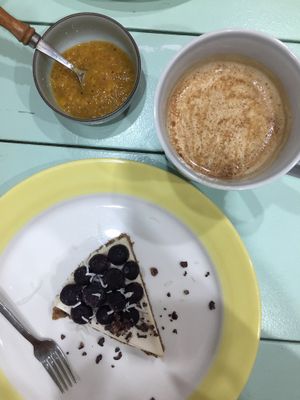 Coconut milk latte, cake and jam at Jack and the Beanstalk in Busan