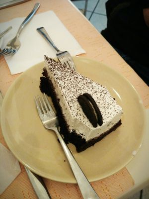 Oreo vegan cake at Alhambra Cafe in Milan