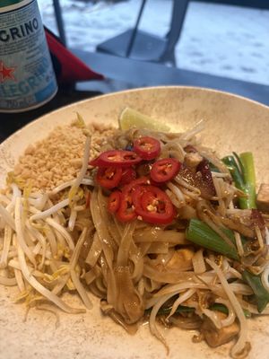 Vegan pad Thai   at Hushimo in București