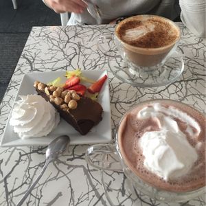 Vegan hot chocolate and vegan cake at Nois Cafe and Deli in Malmo