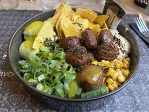 Falafel poke bowl 🌱   at Kasteel Rivierenhof in Vlaanderen