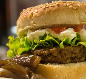 Melhor hambúrguer vegano da cidade! Qualidade e preço sem comparação. at Faz Bem - Asa Norte in Brasilia