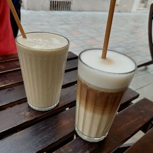 Pistachio forever (protein smoothie) & Cafe latte (option of oat or almond milk) at GreenKafe Dax in Nouvelle-aquitaine