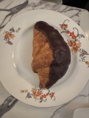 Eclair croissant  at Délice de Bernay in New York City