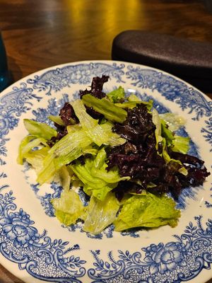 Green salad with olive oil at Boulevard Restaurant & Bakery in Samarqand Viloyati