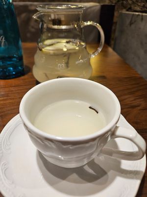 Apple Magnolia tea at Boulevard Restaurant & Bakery in Samarqand Viloyati