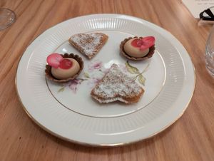 Lemon tartlets and mini heart waffles ❤️ at Trèfle in Lyon