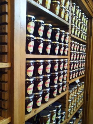 Confitures en vente à emporter at Le Pain Quotidien in Marseille