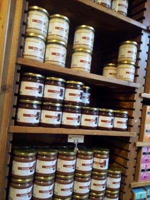 Tartinades chocolat au lait, chocolat blanc, noisettes en vente pour emporter. at Le Pain Quotidien in Marseille