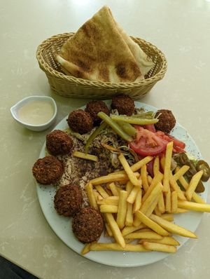 Falafeli Teller at Falafeli in Braunschweig