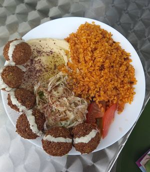 small falafeli plate 7,50€ at Falafeli in Braunschweig