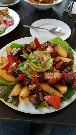 Gemüsespieße mit Guacamole und Kartoffelecken at Brodocz in Braunschweig