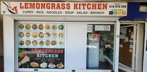 Shop with info and dishes at Lemongrass Kitchen in Lisboa