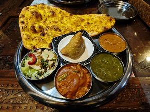 Vegan set with garlic naan at Namaste-Ganesha - Matsue in Matsue