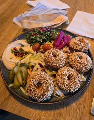 Falafelteller at maza magic in Sachsen