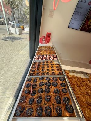  at Lushé | Cinnamon Rolls Barcelona in Cataluña