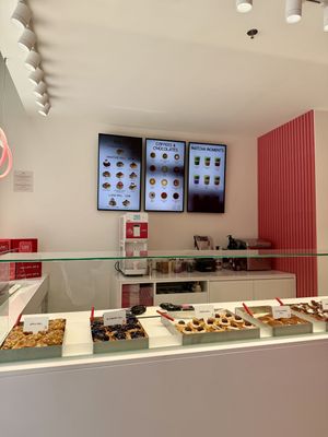 Inside  at Lushé | Cinnamon Rolls Barcelona in Barcelona