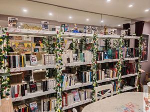 Books comics and manga at MAGIC COFFEE SHOP in Nogent-sur-marne