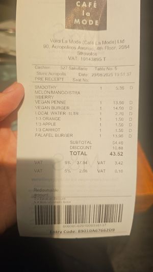 the cheque at Cafe la Mode Acropolis in Lefkosia