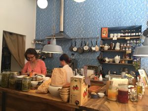 The counter  at Hummus Amamamusi in Krakow