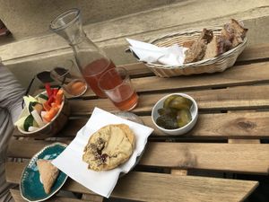 Veggies with hummus at Hummus Amamamusi in Krakow
