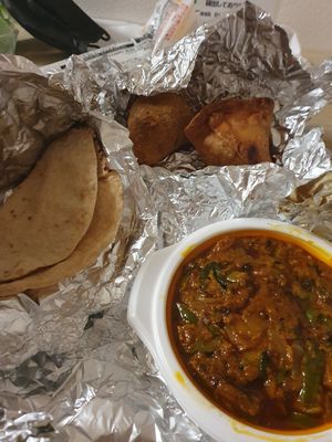 Take away Bread, Samosa and "stew" at Veg Kitchen in Tokyo